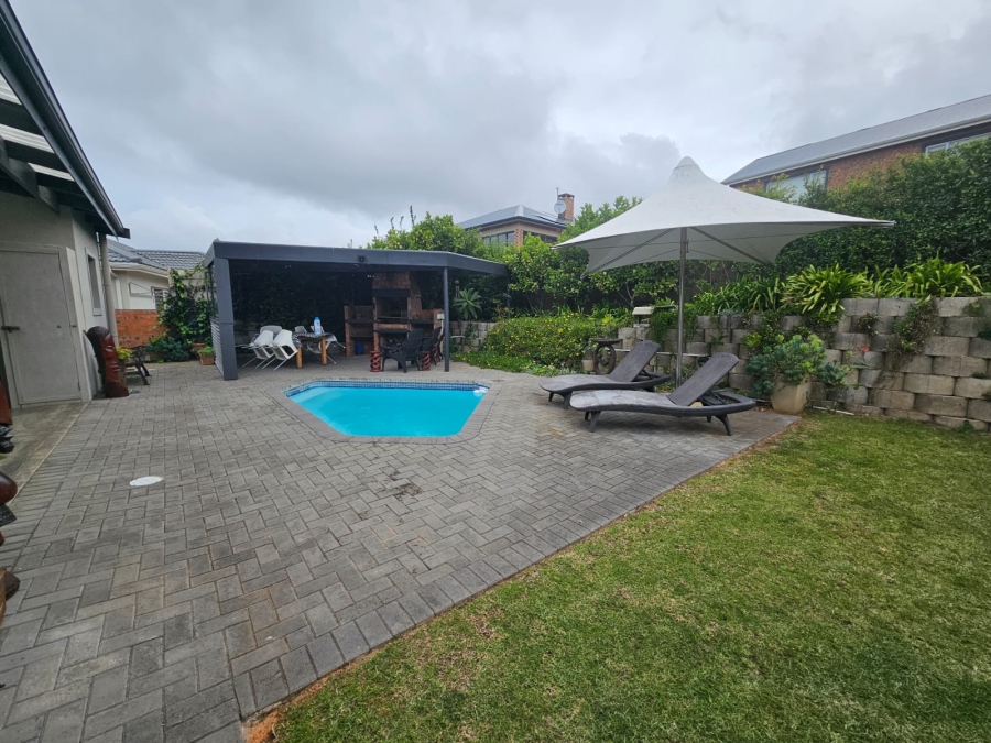 2 Bedroom Property for Sale in Stilbaai Wes Western Cape